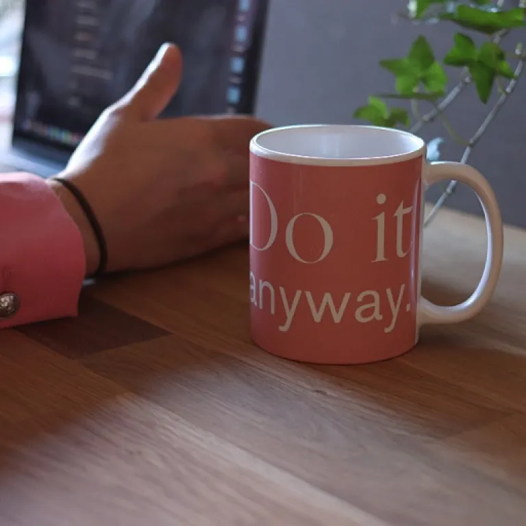 Comprendre la grille des salaires EDF : enjeux et perspectives pour les responsables des opérations d’achats